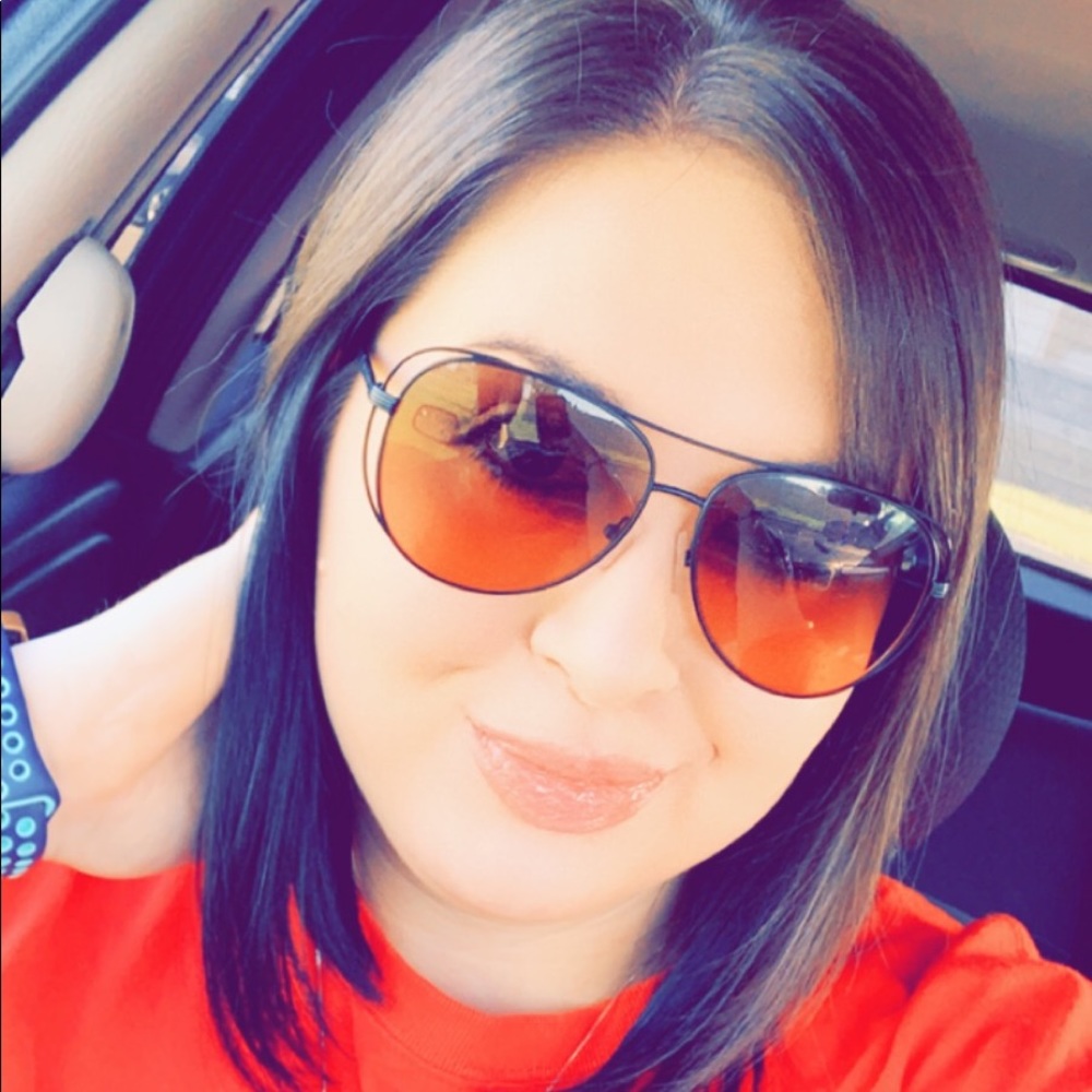 Meet your Posher, Emily